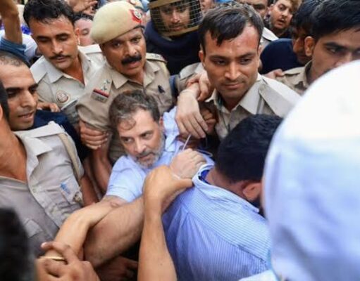 लोक कल्याण मार्ग पर कांग्रेस का शक्ति प्रदर्शन, शिक्षा मंत्री को हटाने की उठी मांग