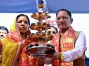 सवा लाख ‘आशीर्वाद के दीपों’ से जगमगाया खारुन तट, प्रधानमंत्री नरेंद्र मोदी के स्वस्थ और दीर्घायु जीवन के लिए हुई महाआरती, प्रधानमंत्री नरेंद्र मोदी के नेतृत्व में देश ने लिए अनेक ऐतिहासिक निर्णय, जनकल्याण और राष्ट्र निर्माण को मिली नई गति : मुख्यमंत्री विष्णु देव साय
