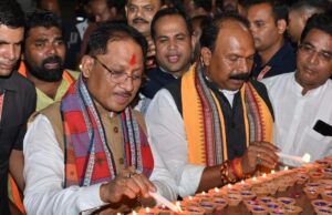 लोक भवन में गूंजा अपनत्व का संदेश, दिव्यांग बच्चों ने राज्यपाल रमेन डेका को बांधा रक्षा सूत्र